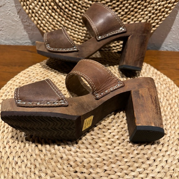 DOLCIS Leather Upper With Wooden Base and heel USA 8 / Style 707 - Picture 5 of 6